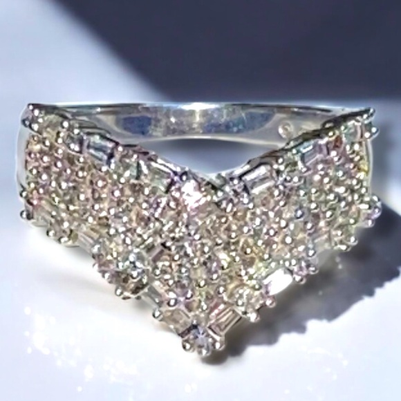 Vintage 14K White Gold Diamond “V” Band Ring Size 7 GORGEOUS!! - Picture 1 of 16